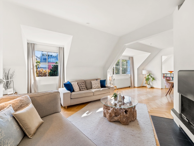 Großzügige Dachgeschoßwohnung mit Terrasse in Top-Lage!