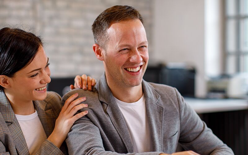 Paar beim Finanzberater