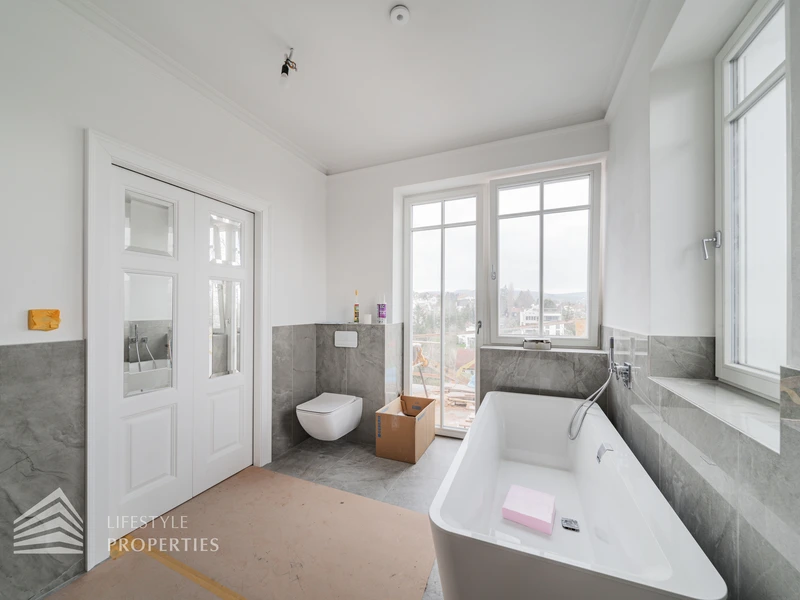 Exklusive, top-sanierte Stilaltbau-Villa mit Fernblick in Bestlage von Gersthof