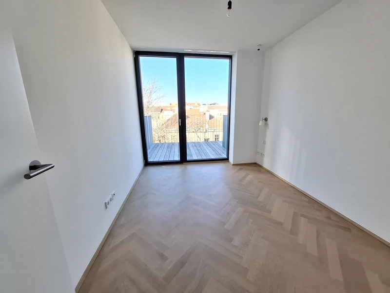 Spektakuläre Dachgeschoßmaisonette mit Terrassentraum und Blick auf die Canisiuskirche