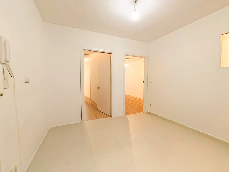 2-Zimmer-Wohnung in fast neuwertigem Zustand (komplett saniert)