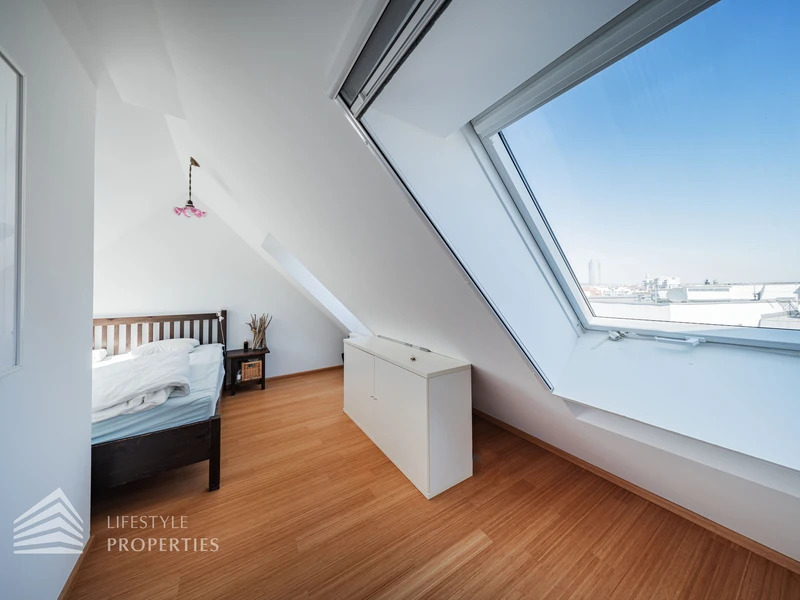 Elegante 3-Zimmer Dachgeschosswohnung mit Terrasse