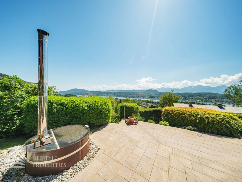 Prachtvolle Villa mit Pool und Garten mit Blick auf den Wörthersee und die mächtigen Karawanken