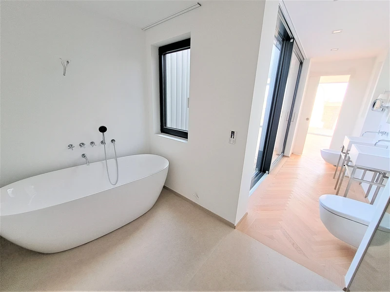 Stilvolle Maisonettewohnung mit Kamin und Dachterrassen im 4. Bezirk