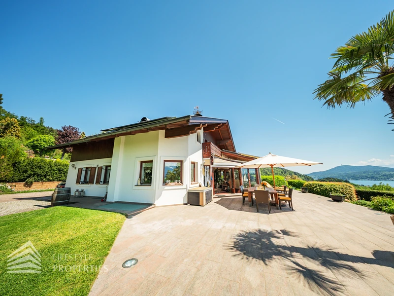 Prachtvolle Villa mit Pool und Garten mit Blick auf den Wörthersee und die mächtigen Karawanken