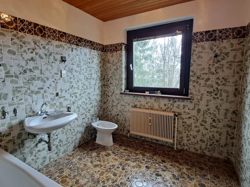 Sanierungsbedürftige 4-Zimmer Terrassen-Wohnung mit viel Potenzial!