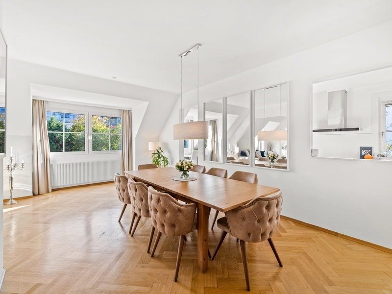 Großzügige Dachgeschoßwohnung mit Terrasse in Top-Lage!