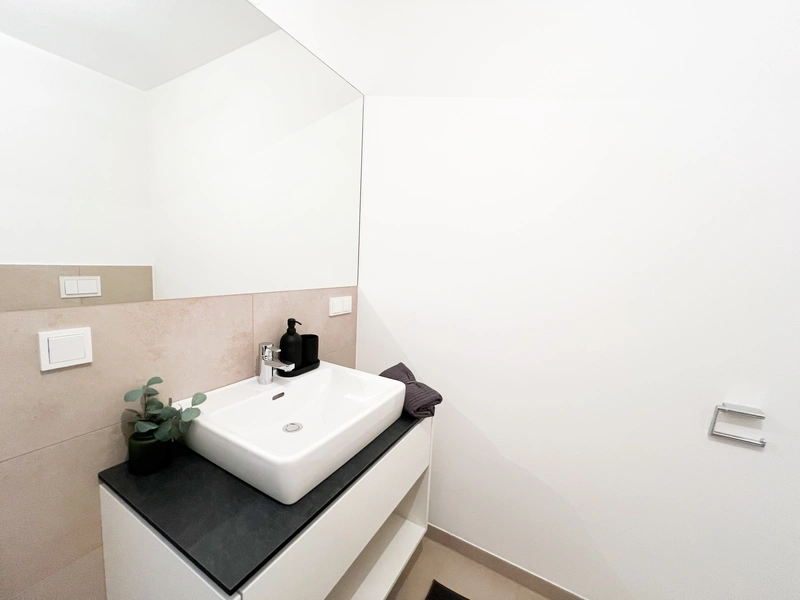 Modern Wohnen im High Five ++ 2 Zimmerwohnung mit Loggia und Abstellraum ab 01. Juni ++