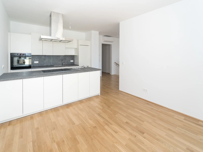 Der Himmel zum Greifen nah: Dachgeschoss-Maisonette mit Terrasse