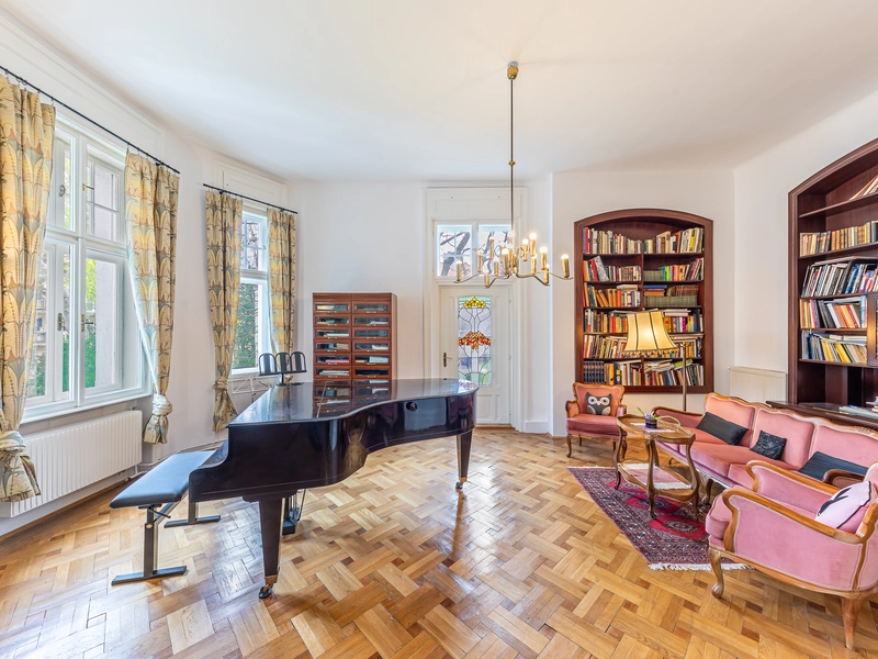 Altbau-Residenz I Böcklinstraße I Wohnsalon/Klavier/Konzertzimmer I historische Veranda & Bleiglasfenster I Lift
