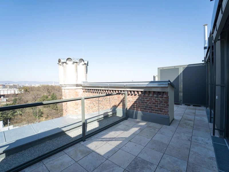 Der Himmel zum Greifen nah: Dachgeschoss-Maisonette mit Terrasse