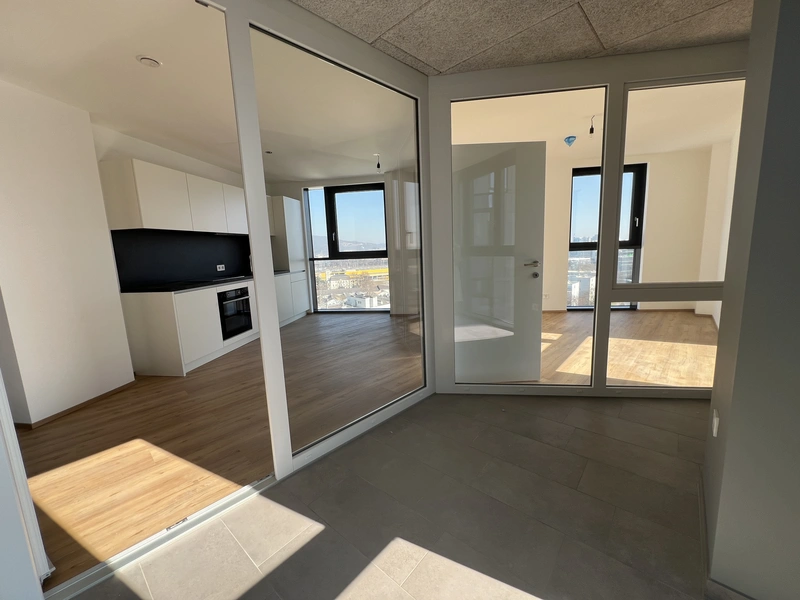 Ihr Traumzuhause im High Five! Wohnung mit 3 getrennten Räumen und Einbauküche sowie Loggia ab 01. Juni!
