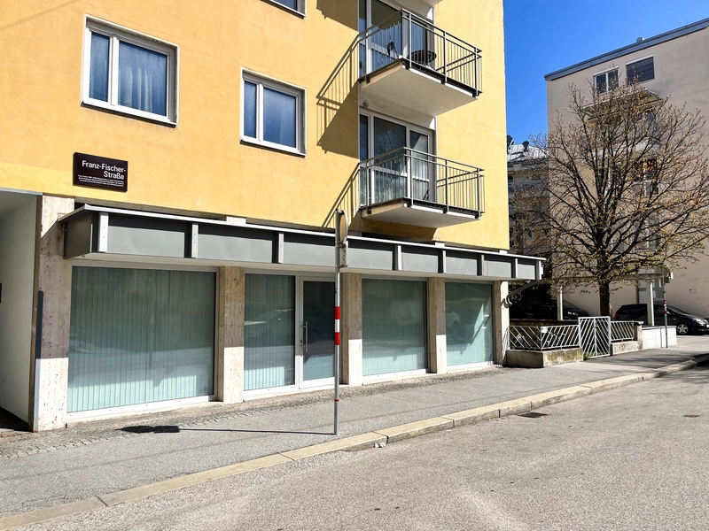 Lichtdurchflutetes Geschäftslokal in Top Lage