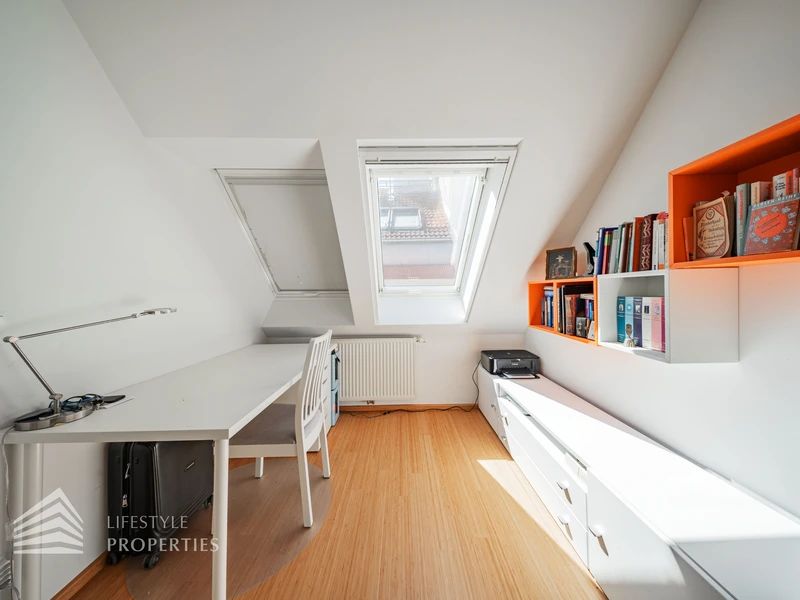 Elegante 3-Zimmer Dachgeschosswohnung mit Terrasse