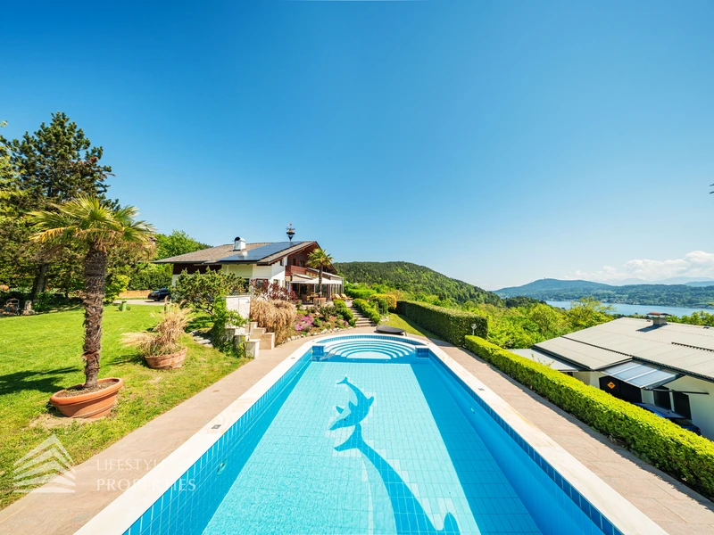 Prachtvolle Villa mit Pool und Garten mit Blick auf den Wörthersee und die mächtigen Karawanken
