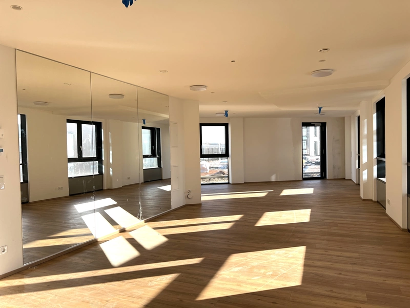 Ihr Traumzuhause im High Five! Wohnung mit 3 getrennten Räumen und Einbauküche sowie Loggia ab 01. Juni!