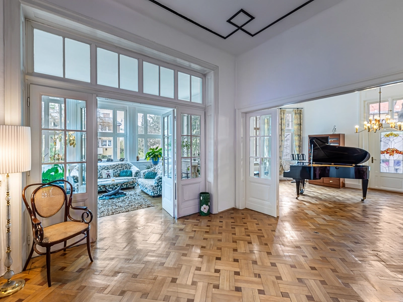 Altbau-Residenz I Böcklinstraße I Wohnsalon/Klavier/Konzertzimmer I historische Veranda & Bleiglasfenster I Lift