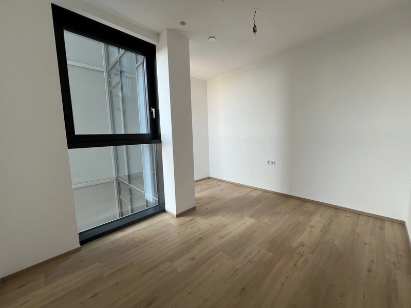 Ihr Traumzuhause im High Five! Wohnung mit 3 getrennten Räumen und Einbauküche sowie Loggia ab 01. Juni!