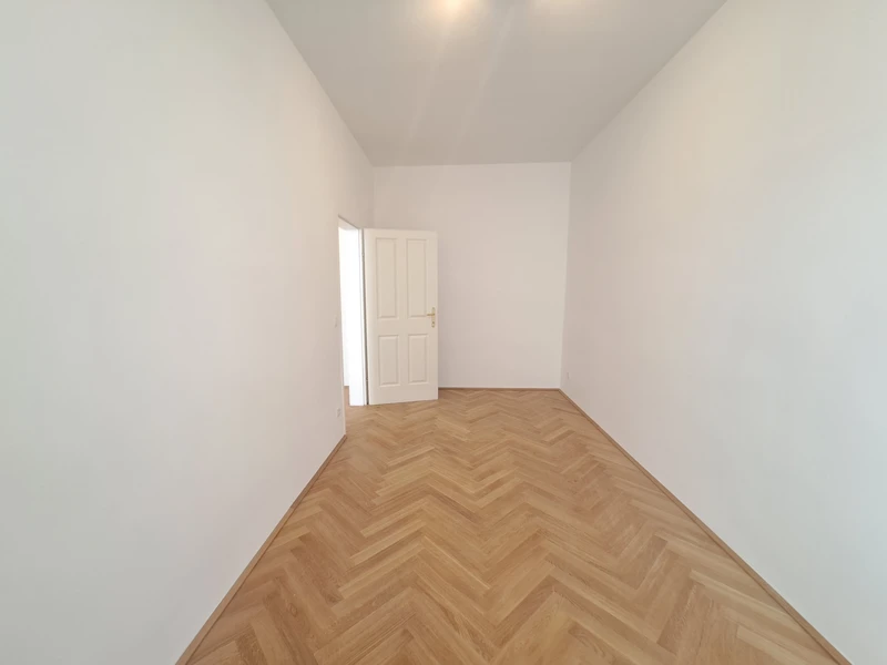 5 Zimmer-Altbauwohnung mit Balkon-Option im beliebten Stuwerviertel!