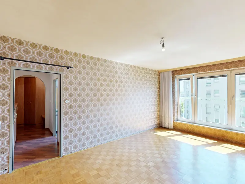 Modernisierungsbedürfte Wohnung im 5. Stock (mit Lift) sucht neue Eigentümer