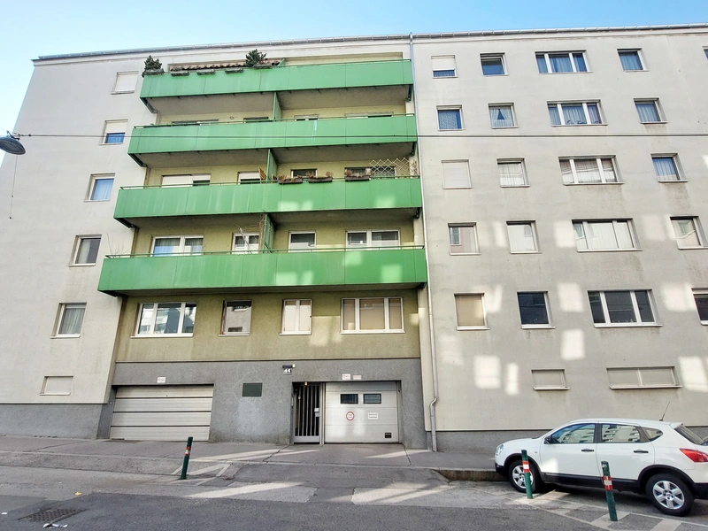 Helle 3-Zimmer-Wohnung mit separater Küche im Dachgeschoß