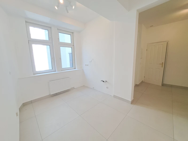 5 Zimmer-Altbauwohnung mit Balkon-Option im beliebten Stuwerviertel!