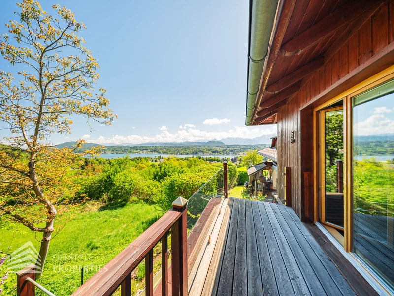 Prachtvolle Villa mit Pool und Garten mit Blick auf den Wörthersee und die mächtigen Karawanken