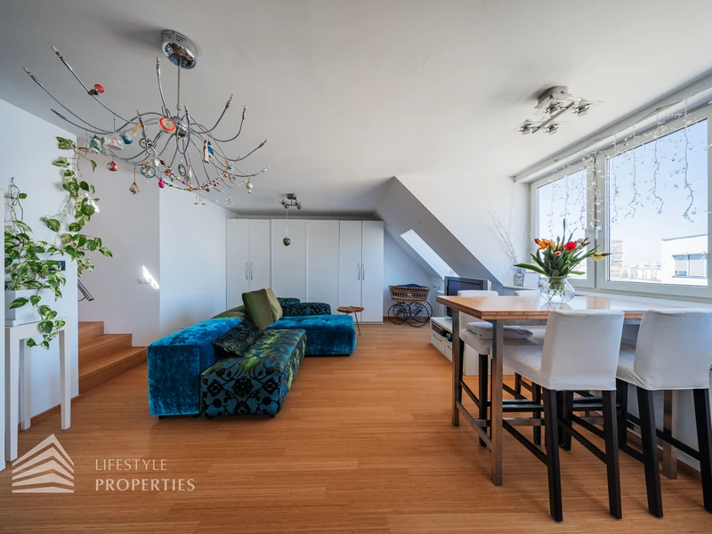 Elegante 3-Zimmer Dachgeschosswohnung mit Terrasse