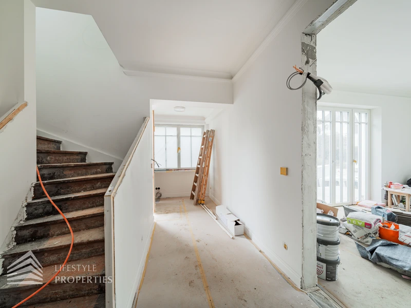 Exklusive, top-sanierte Stilaltbau-Villa mit Fernblick in Bestlage von Gersthof