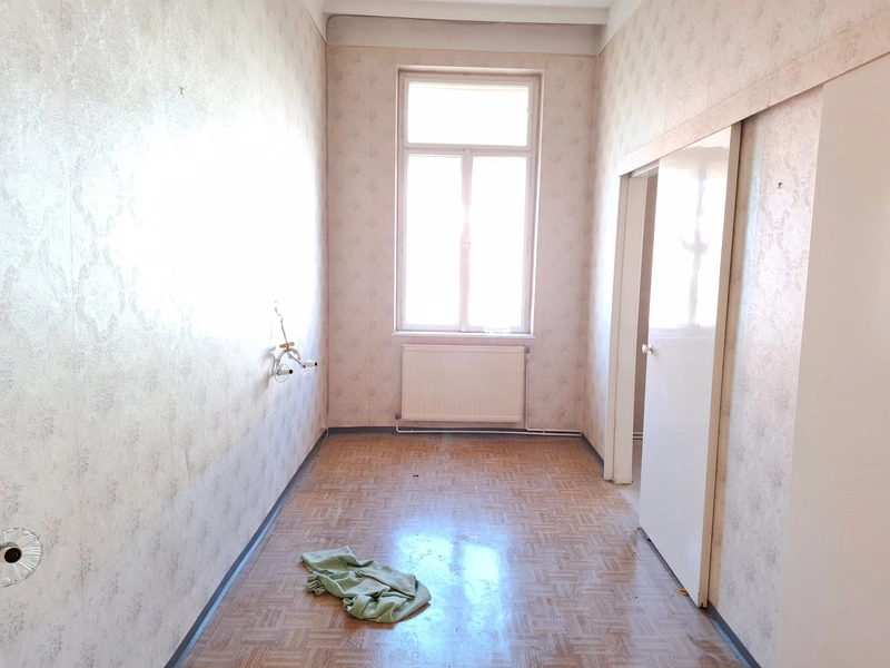 Altbaucharme trifft moderne Sanierung – Wohnen in Landstraße