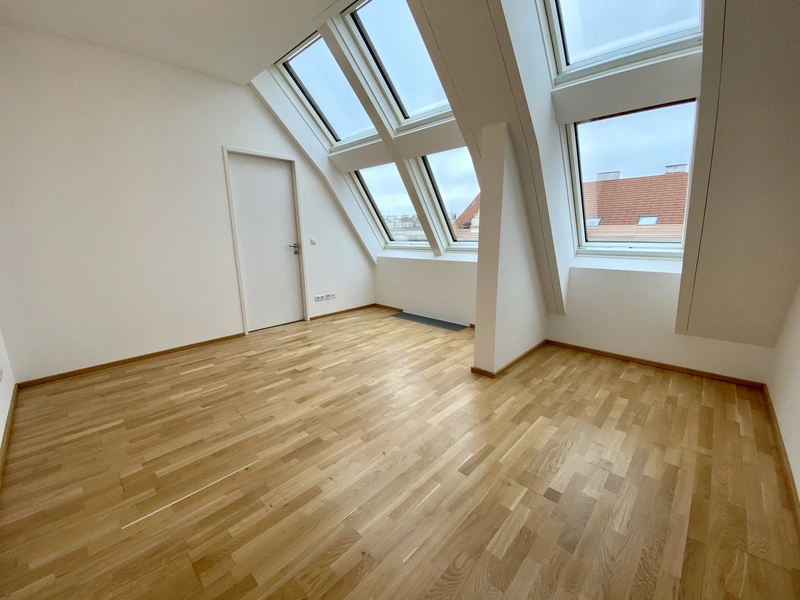 Dachgeschoßwohnung mit Dachterrasse & hervorragender Verkehrsanbindung