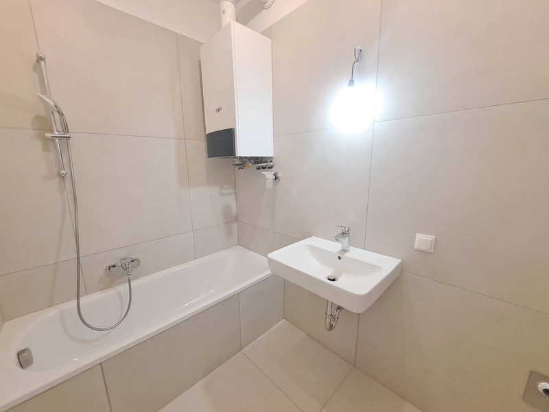 5 Zimmer-Altbauwohnung mit Balkon-Option im beliebten Stuwerviertel!