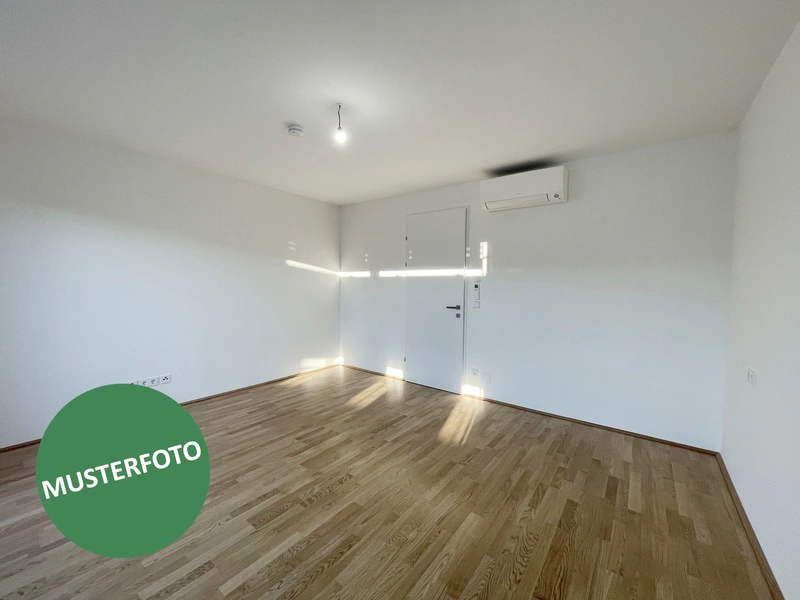 Moderne Dachgeschoss-Maisonette mit Charme und Aussicht
