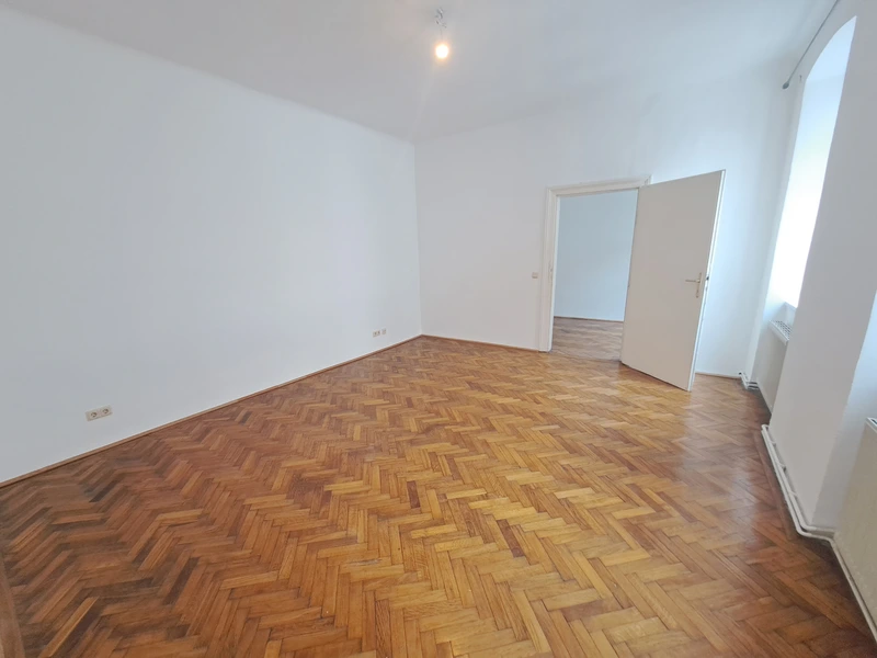 2 Zimmer-Altbauwohnung mit Küche in Praternähe!