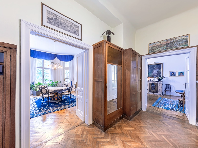Altbau-Residenz I Böcklinstraße I Wohnsalon/Klavier/Konzertzimmer I historische Veranda & Bleiglasfenster I Lift