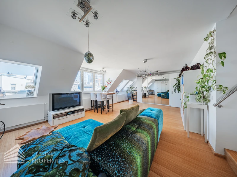 Elegante 3-Zimmer Dachgeschosswohnung mit Terrasse