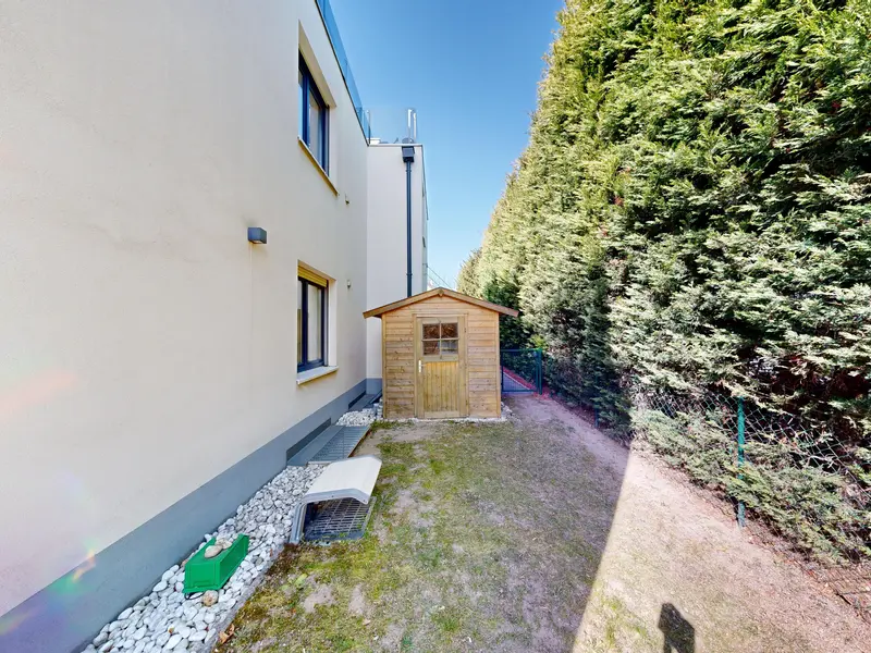Premium Gartenwohnung in einem Zweiparteienhaus (Haushälfte) mit Terrasse & eigenem Parkplatz