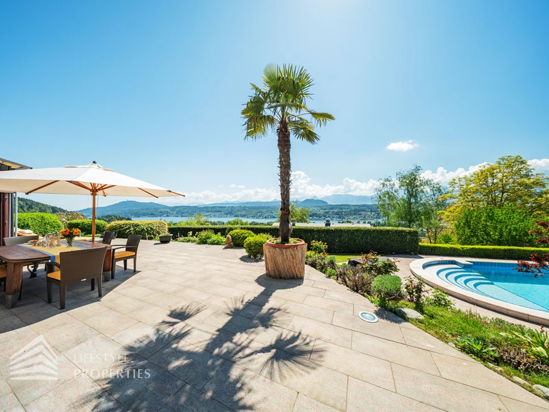 Prachtvolle Villa mit Pool und Garten mit Blick auf den Wörthersee und die mächtigen Karawanken