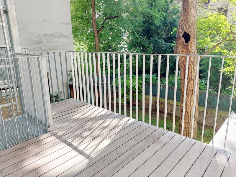 Neu sanierte Innenstadtwohnung mit Balkon – Altbauflair trifft modernen Wohnkomfort