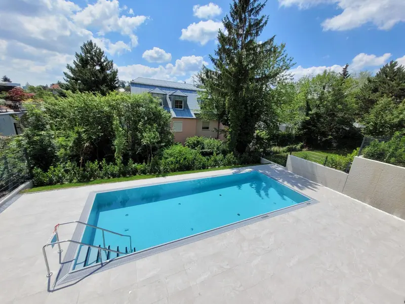 3-Zimmerwohnung mit Pool & Eigengarten!