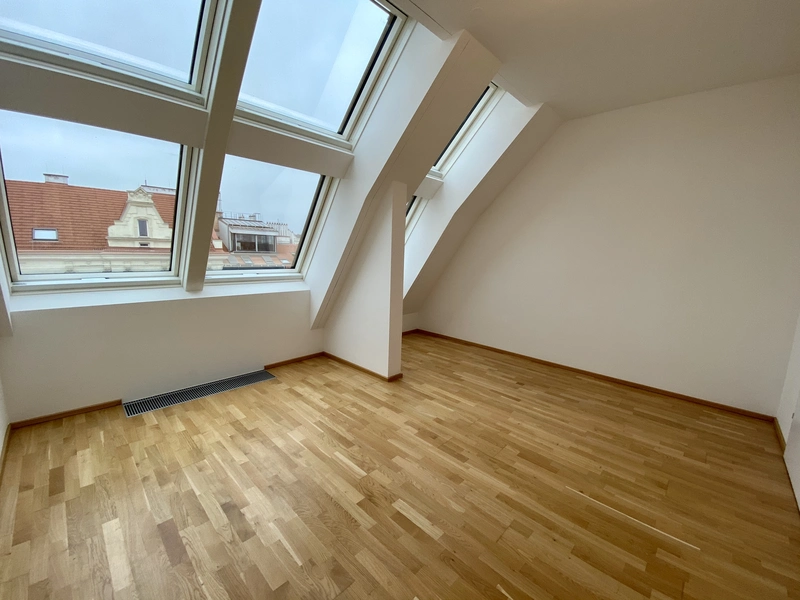 Dachgeschoßwohnung mit Dachterrasse & hervorragender Verkehrsanbindung