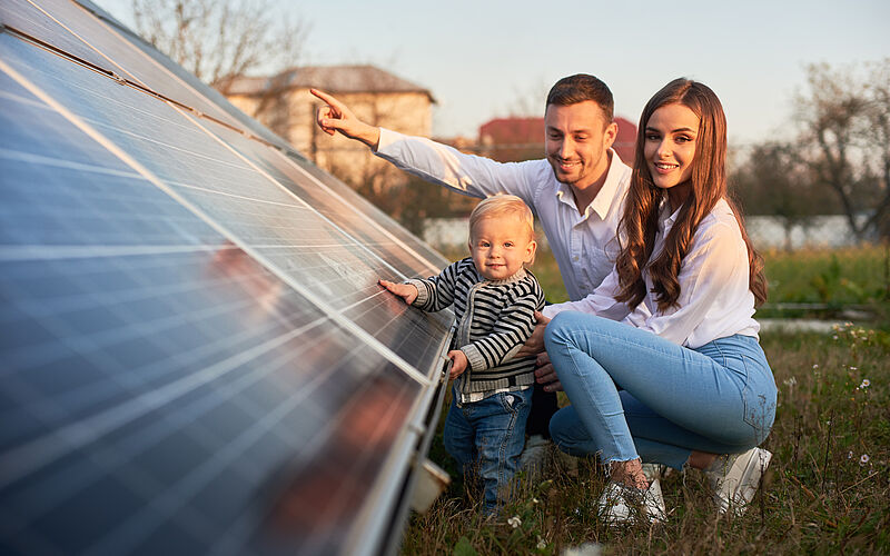photovoltaikanlage und familie