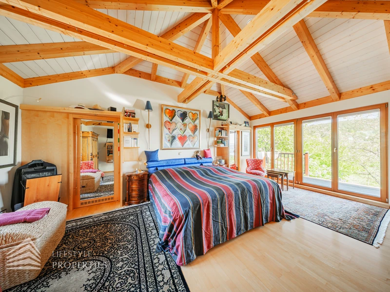 Prachtvolle Villa mit Pool und Garten mit Blick auf den Wörthersee und die mächtigen Karawanken