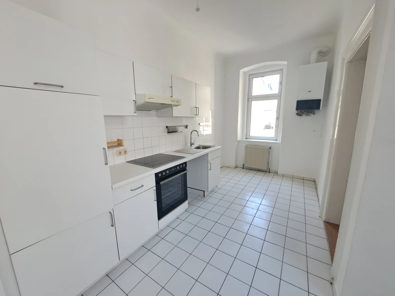 2 Zimmer-Altbauwohnung mit Küche in Praternähe!