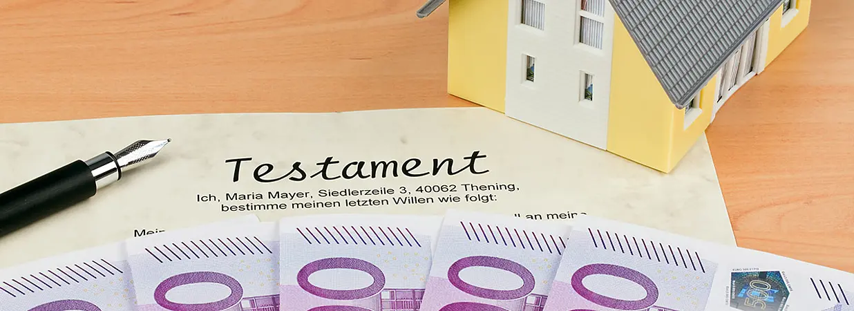 geldscheine auf testament und kleines haus