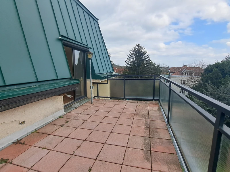 Sanierungsbedürftige 4-Zimmer Terrassen-Wohnung mit viel Potenzial!