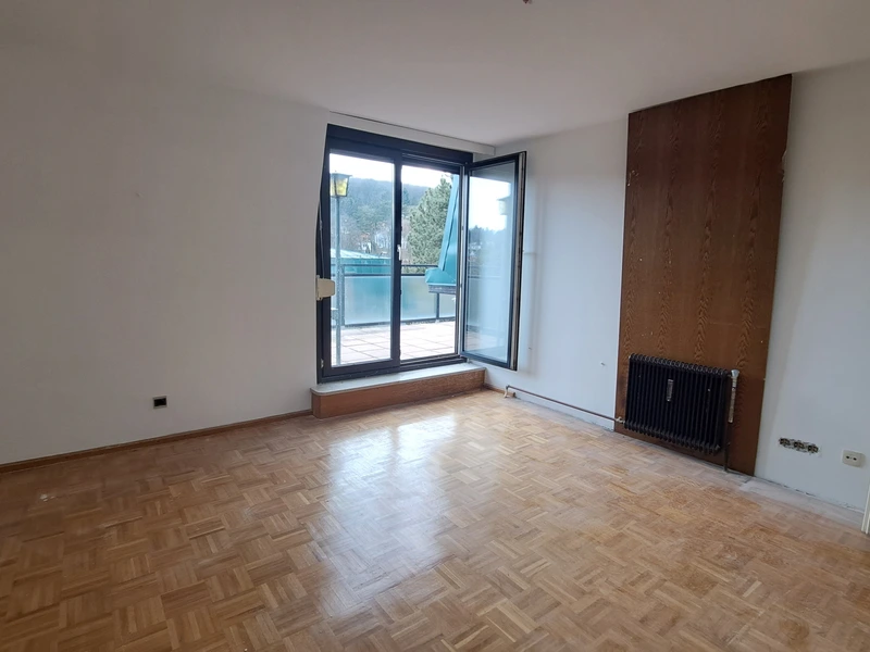 Sanierungsbedürftige 4-Zimmer Terrassen-Wohnung mit viel Potenzial!