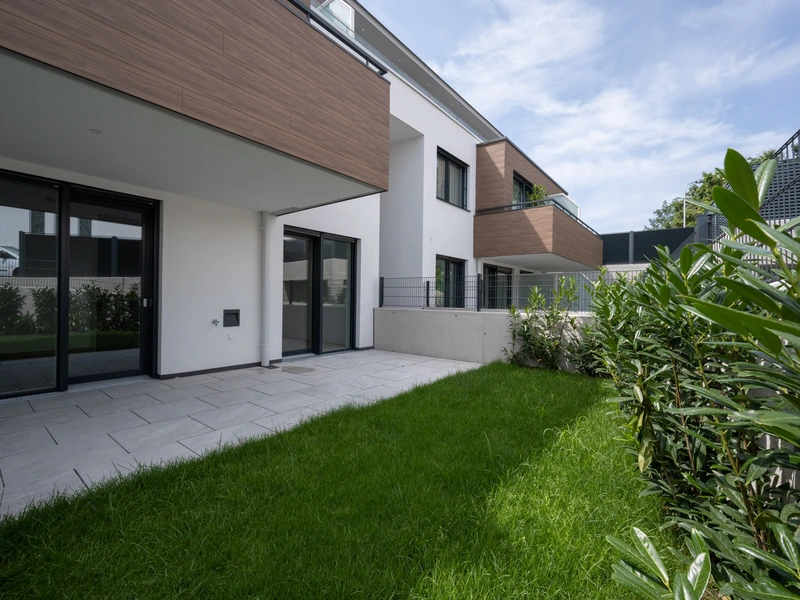 3-Zimmerwohnung mit Pool & Eigengarten!