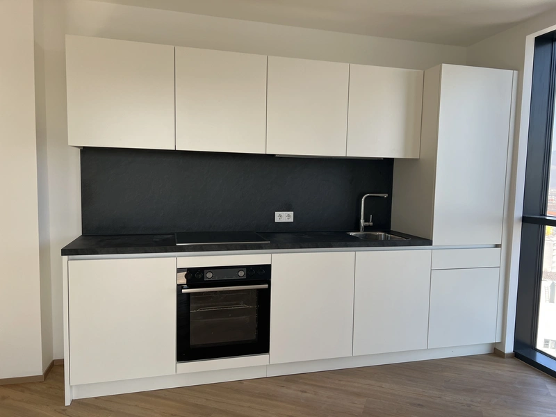 Ihr Traumzuhause im High Five! Wohnung mit 3 getrennten Räumen und Einbauküche sowie Loggia ab 01. Juni!