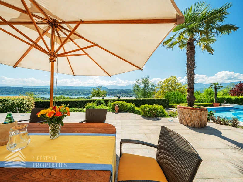 Prachtvolle Villa mit Pool und Garten mit Blick auf den Wörthersee und die mächtigen Karawanken